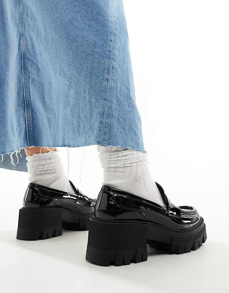 https://images.asos-media.com/products/asos-design-wide-fit-script-chunky-mid-heeled-loafers-in-black-patent/204616029-3?$n_750w$&wid=750&fit=constrain