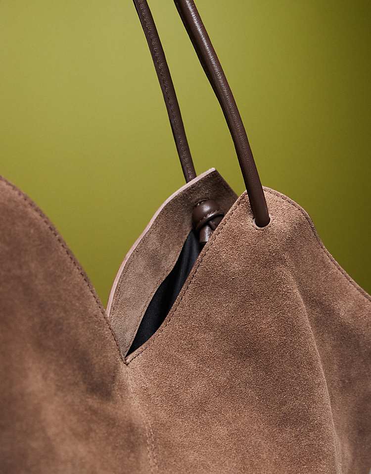 https://images.asos-media.com/products/asos-design-suede-tubular-knot-handle-tote-bag-in-chocolate/206701664-4?$n_750w$&wid=750&fit=constrain