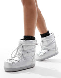 https://images.asos-media.com/products/seqwl-snow-boots-in-silver/206873262-1-silver?$n_750w$&wid=750&fit=constrain