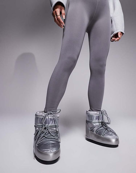 https://images.asos-media.com/products/moonboot-icon-low-boots-in-silver/207122668-1-silver?$n_750w$&wid=750&fit=constrain