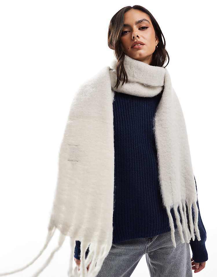 https://images.asos-media.com/products/pieces-medium-super-soft-tassel-scarf-in-cream/207131762-1-dove?$n_750w$&wid=750&fit=constrain
