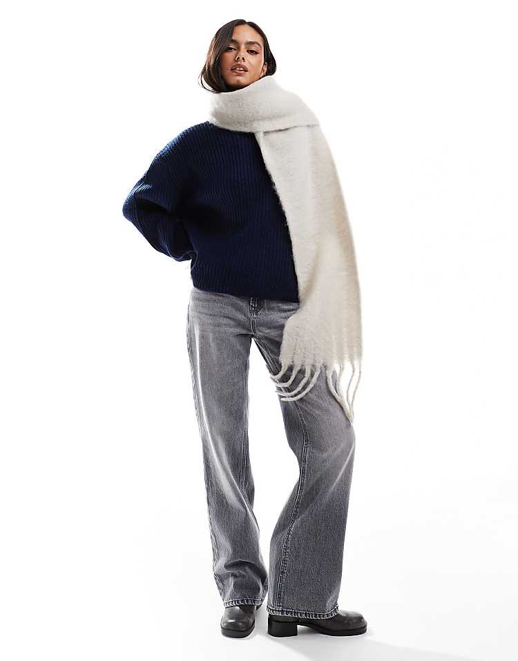https://images.asos-media.com/products/pieces-medium-super-soft-tassel-scarf-in-cream/207131762-3?$n_750w$&wid=750&fit=constrain