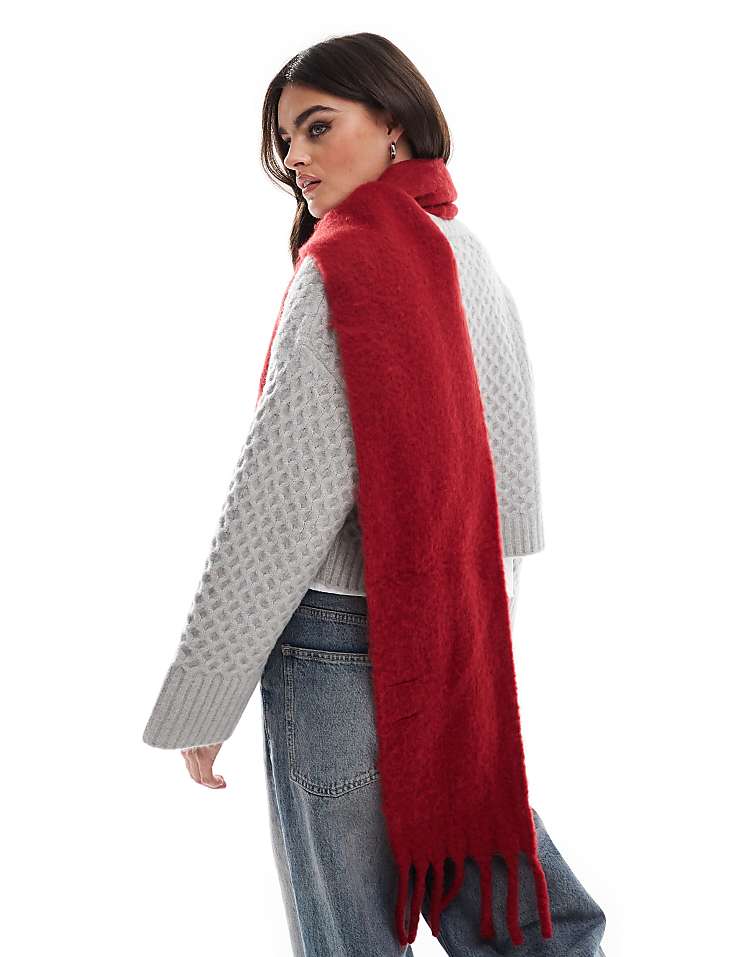 https://images.asos-media.com/products/pieces-medium-super-soft-tassel-scarf-in-red/207131900-3?$n_750w$&wid=750&fit=constrain
