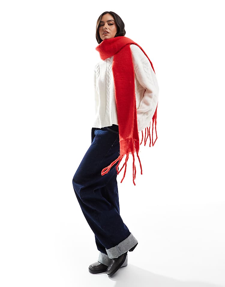 https://images.asos-media.com/products/pieces-medium-super-soft-tassel-scarf-in-bright-red/207131930-3?$n_750w$&wid=750&fit=constrain