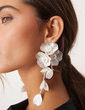 https://images.asos-media.com/products/asos-design-drop-earrings-with-3d-floral-design-in-pearl-white-tone/207925540-1-white?$n_750w$&wid=750&fit=constrain