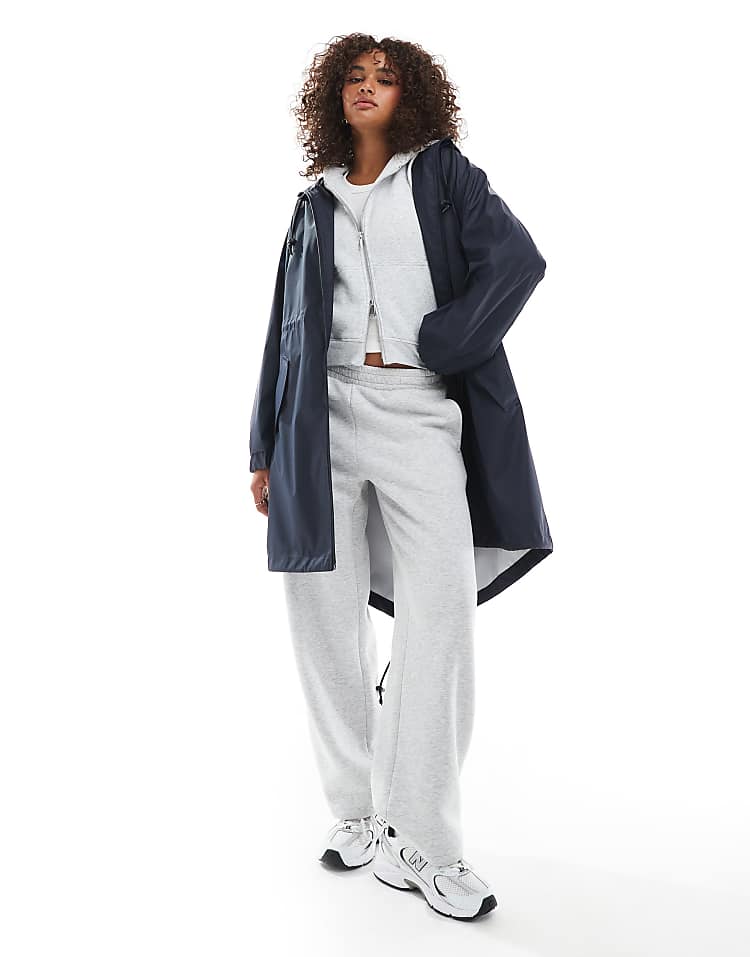 https://images.asos-media.com/products/asos-design-contrast-detail-rubberised-rain-parka-in-navy/208040609-1-navy?$n_750w$&wid=750&fit=constrain