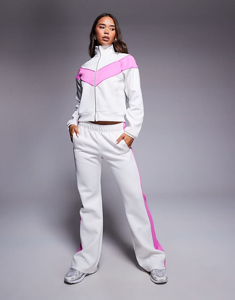 https://images.asos-media.com/products/nike-windrunner-polyknit-track-jacket-in-white-and-pink/208074409-2?$n_750w$&wid=750&fit=constrain