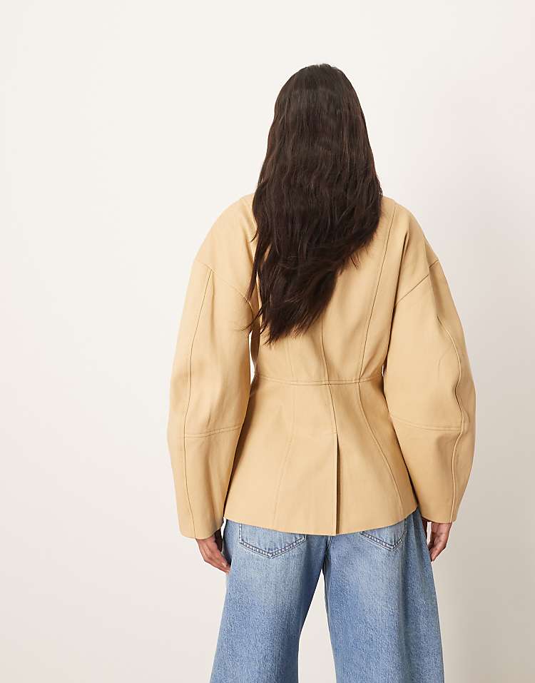 https://images.asos-media.com/products/arrange-twill-jacket-with-ovoid-sleeve-and-cinched-waist-in-camel/208129018-4?$n_750w$&wid=750&fit=constrain