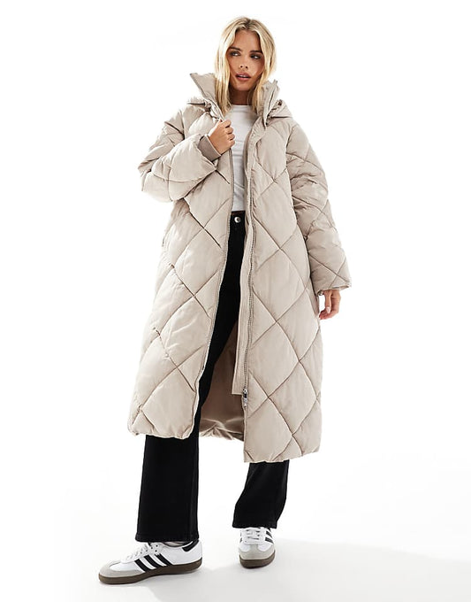 https://images.asos-media.com/products/miss-selfridge-petite-quilted-hooded-maxi-puffer-coat-in-mocha/208230692-1-mocha?$n_750w$&wid=750&fit=constrain