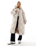 https://images.asos-media.com/products/miss-selfridge-petite-quilted-hooded-maxi-puffer-coat-in-mocha/208230692-1-mocha?$n_750w$&wid=750&fit=constrain