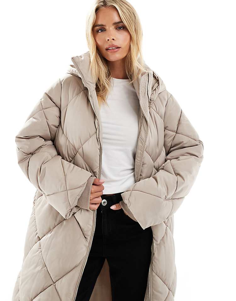https://images.asos-media.com/products/miss-selfridge-petite-quilted-hooded-maxi-puffer-coat-in-mocha/208230692-3?$n_750w$&wid=750&fit=constrain