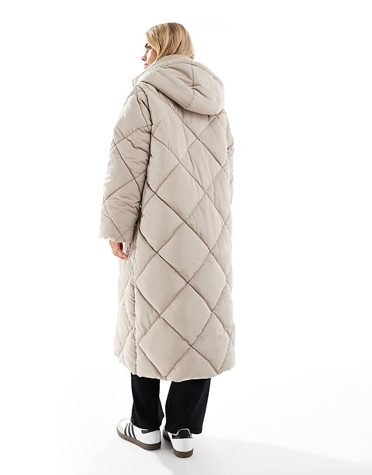 https://images.asos-media.com/products/miss-selfridge-petite-quilted-hooded-maxi-puffer-coat-in-mocha/208230692-4?$n_750w$&wid=750&fit=constrain