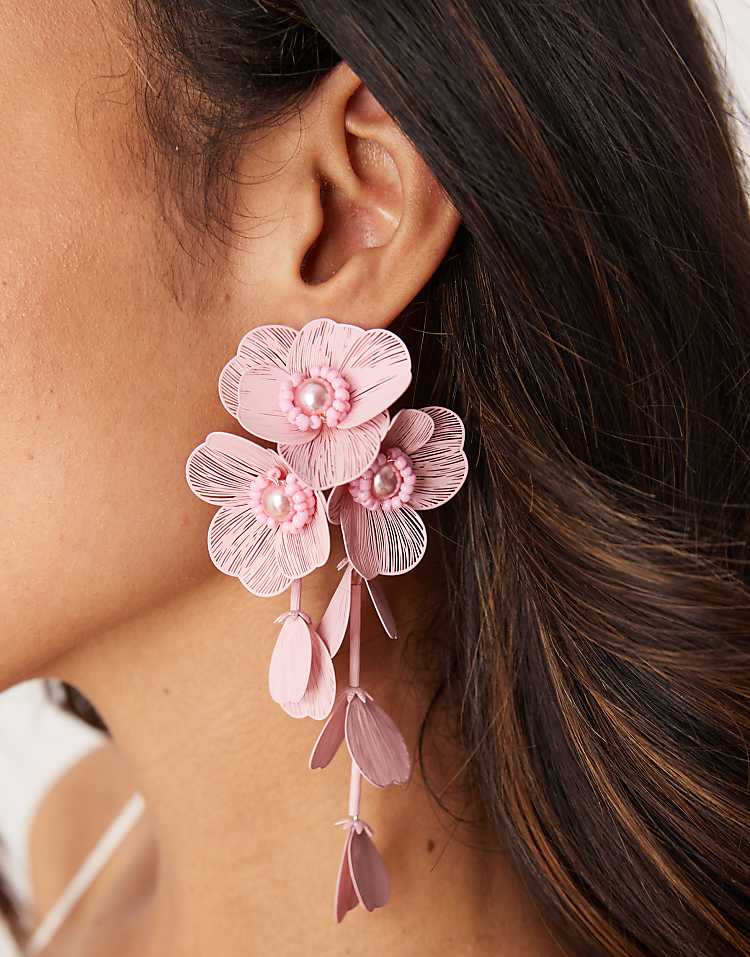 https://images.asos-media.com/products/asos-design-drop-earrings-with-3d-floral-design-in-light-pink/208395984-1-pink?$n_750w$&wid=750&fit=constrain