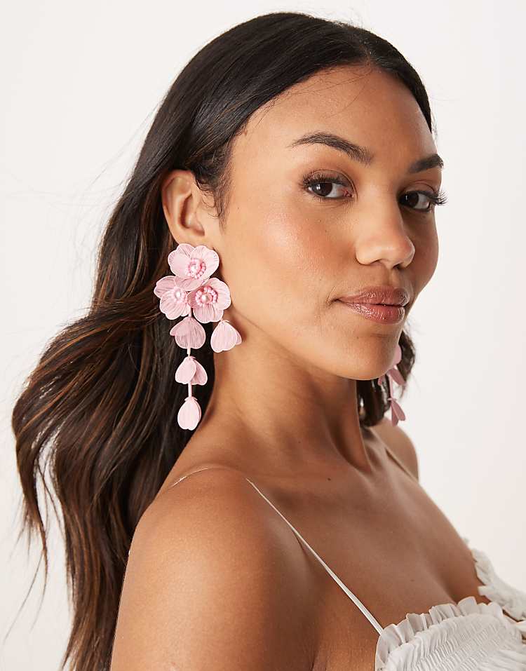 https://images.asos-media.com/products/asos-design-drop-earrings-with-3d-floral-design-in-light-pink/208395984-3?$n_750w$&wid=750&fit=constrain
