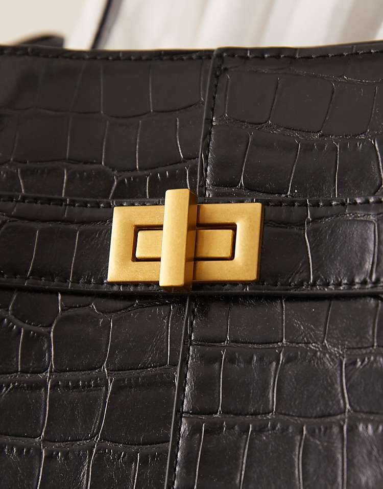 https://images.asos-media.com/products/gina-tricot-faux-leather-medium-tote-bag-with-strap-and-clutch-detail-in-black-croc/208423991-3?$n_750w$&wid=750&fit=constrain