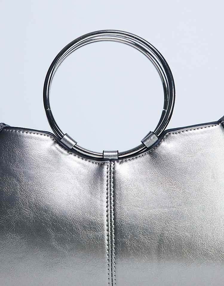https://images.asos-media.com/products/topshop-griffith-metal-ring-handle-grab-bag-in-silver/208433501-2?$n_750w$&wid=750&fit=constrain