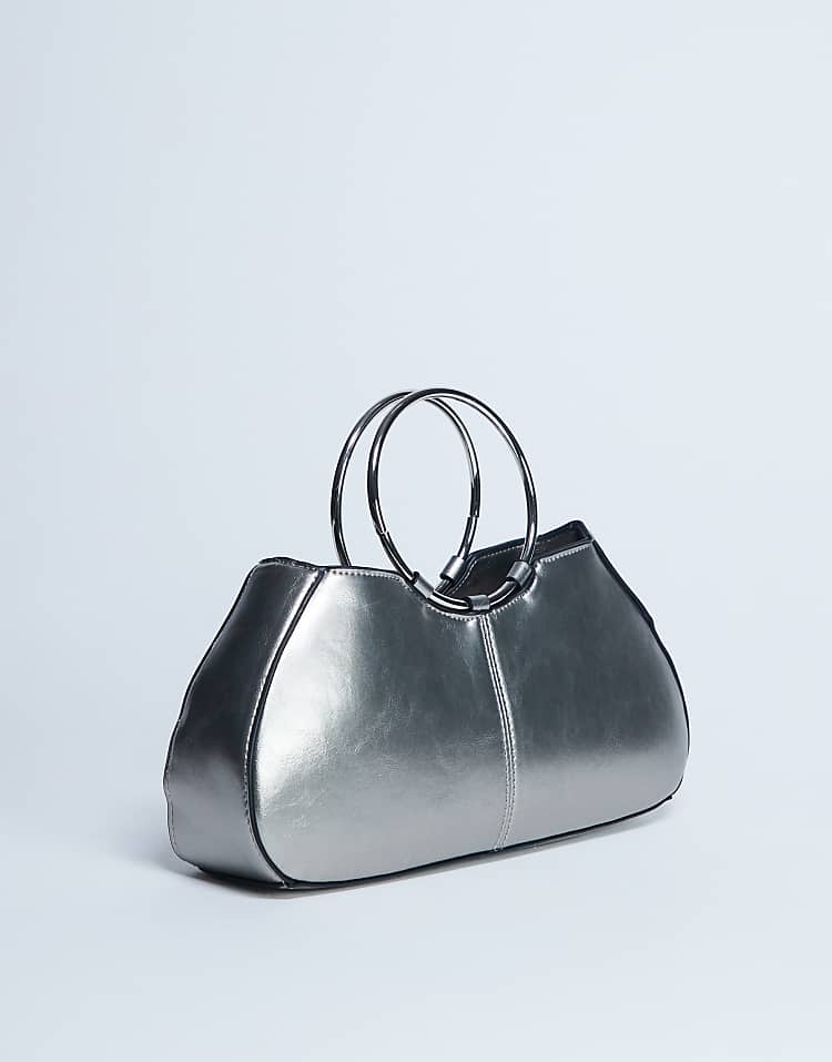 https://images.asos-media.com/products/topshop-griffith-metal-ring-handle-grab-bag-in-silver/208433501-4?$n_750w$&wid=750&fit=constrain
