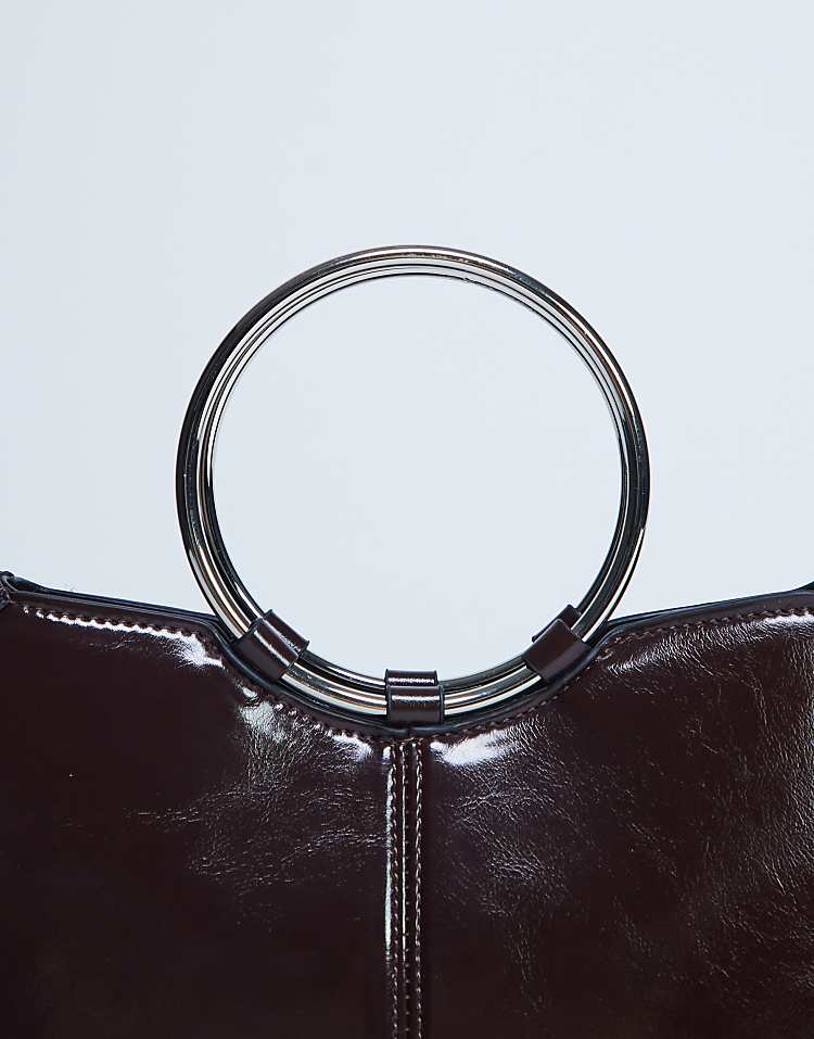 https://images.asos-media.com/products/topshop-griffith-metal-ring-handle-grab-bag-in-chocolate/208433515-2?$n_750w$&wid=750&fit=constrain