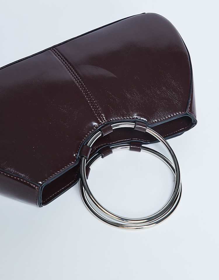 https://images.asos-media.com/products/topshop-griffith-metal-ring-handle-grab-bag-in-chocolate/208433515-3?$n_750w$&wid=750&fit=constrain