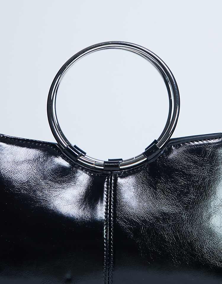 https://images.asos-media.com/products/topshop-griffith-metal-ring-handle-grab-bag-in-black/208433526-2?$n_750w$&wid=750&fit=constrain
