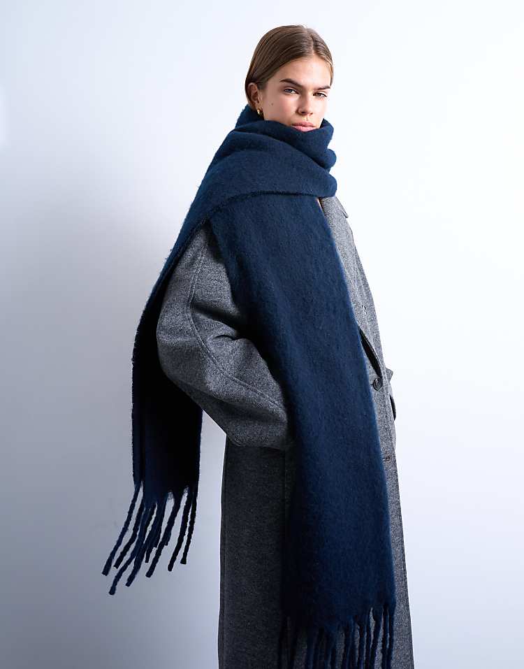 https://images.asos-media.com/products/topshop-sydney-blanket-scarf-in-navy/208451905-1-navy?$n_750w$&wid=750&fit=constrain