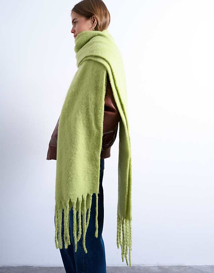 https://images.asos-media.com/products/topshop-sydney-blanket-scarf-in-green/208451911-1-green?$n_750w$&wid=750&fit=constrain