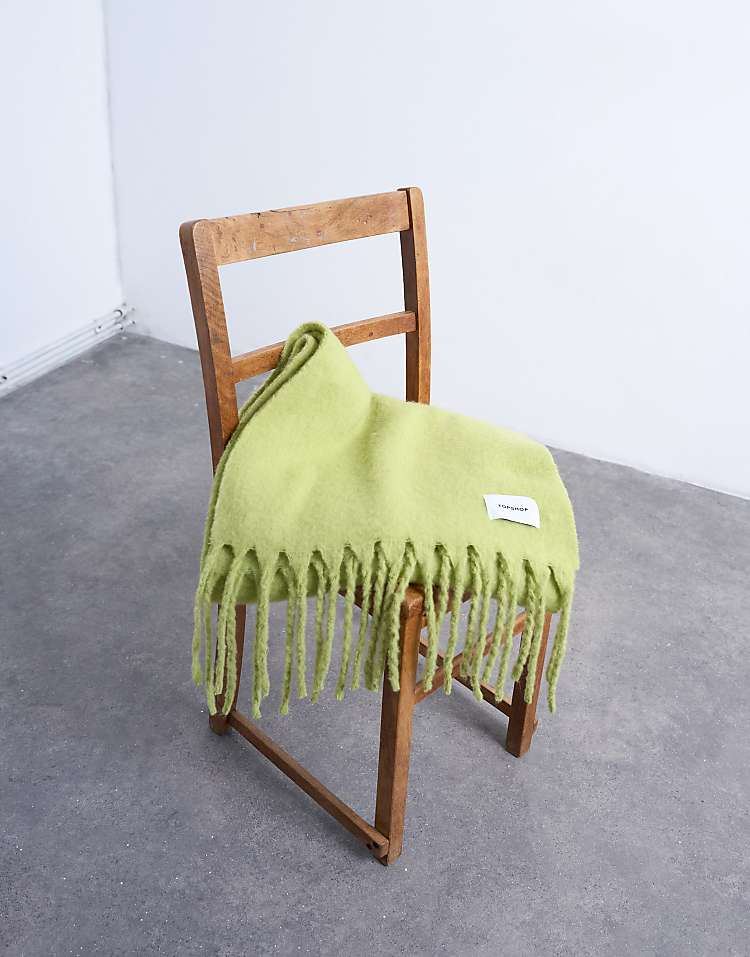 https://images.asos-media.com/products/topshop-sydney-blanket-scarf-in-green/208451911-2?$n_750w$&wid=750&fit=constrain