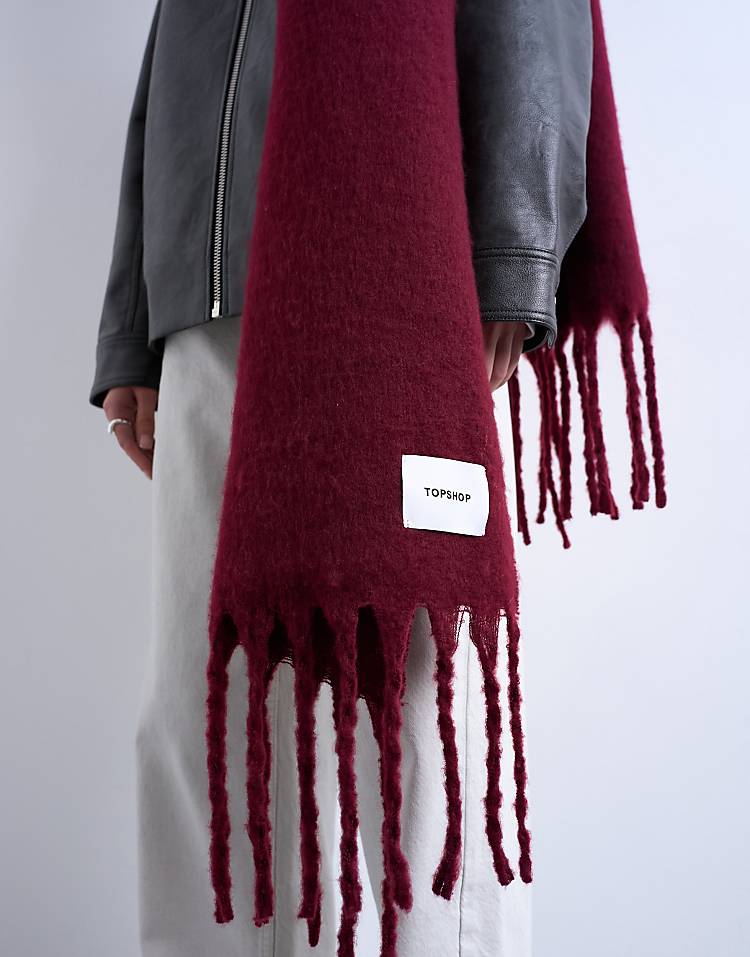 https://images.asos-media.com/products/topshop-sydney-blanket-scarf-in-burgundy/208451917-3?$n_750w$&wid=750&fit=constrain