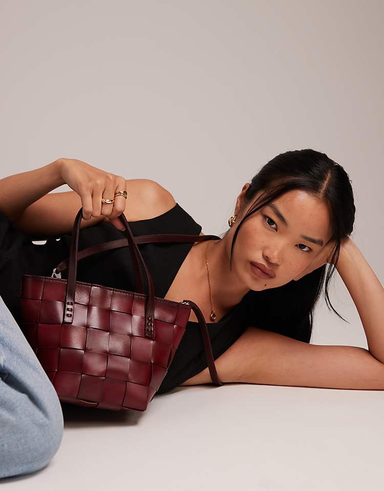 https://images.asos-media.com/products/dragon-diffusion-japan-mini-woven-leather-top-handle-bag-in-burgundy/208481422-2?$n_750w$&wid=750&fit=constrain