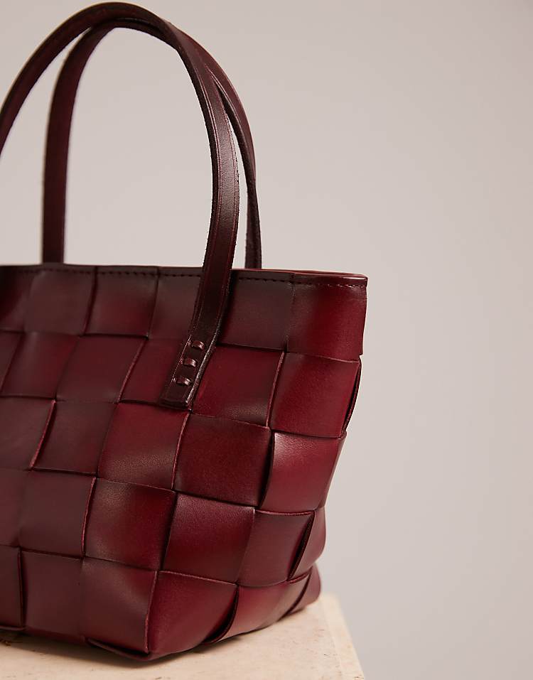 https://images.asos-media.com/products/dragon-diffusion-japan-mini-woven-leather-top-handle-bag-in-burgundy/208481422-3?$n_750w$&wid=750&fit=constrain