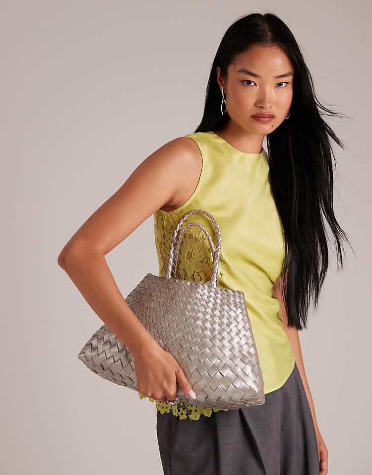 https://images.asos-media.com/products/dragon-diffusion-santa-croce-small-woven-leather-bag-in-silver-foil/208481423-2?$n_750w$&wid=750&fit=constrain