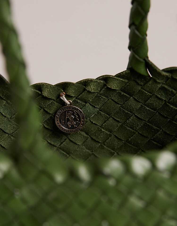 https://images.asos-media.com/products/dragon-diffusion-santa-croce-small-woven-leather-bag-in-leaf-green/208481435-4?$n_750w$&wid=750&fit=constrain