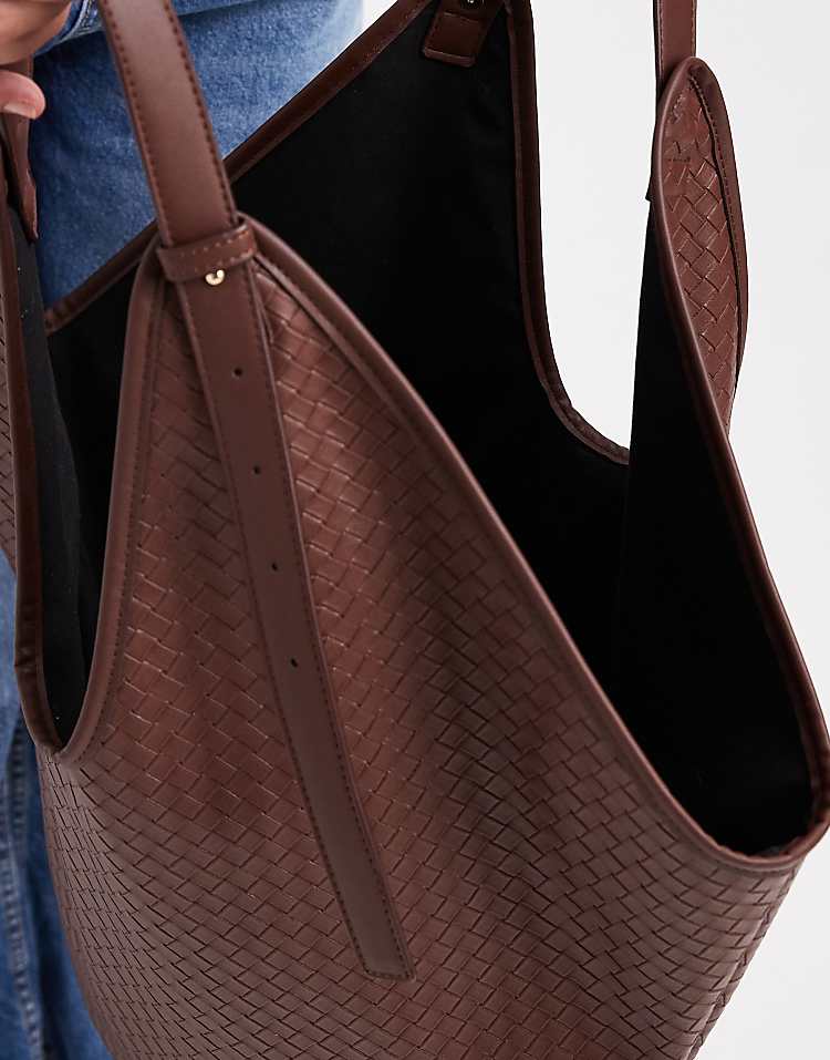 https://images.asos-media.com/products/asos-design-weave-tubular-handle-vase-tote-bag-in-chocolate/208536615-4?$n_750w$&wid=750&fit=constrain