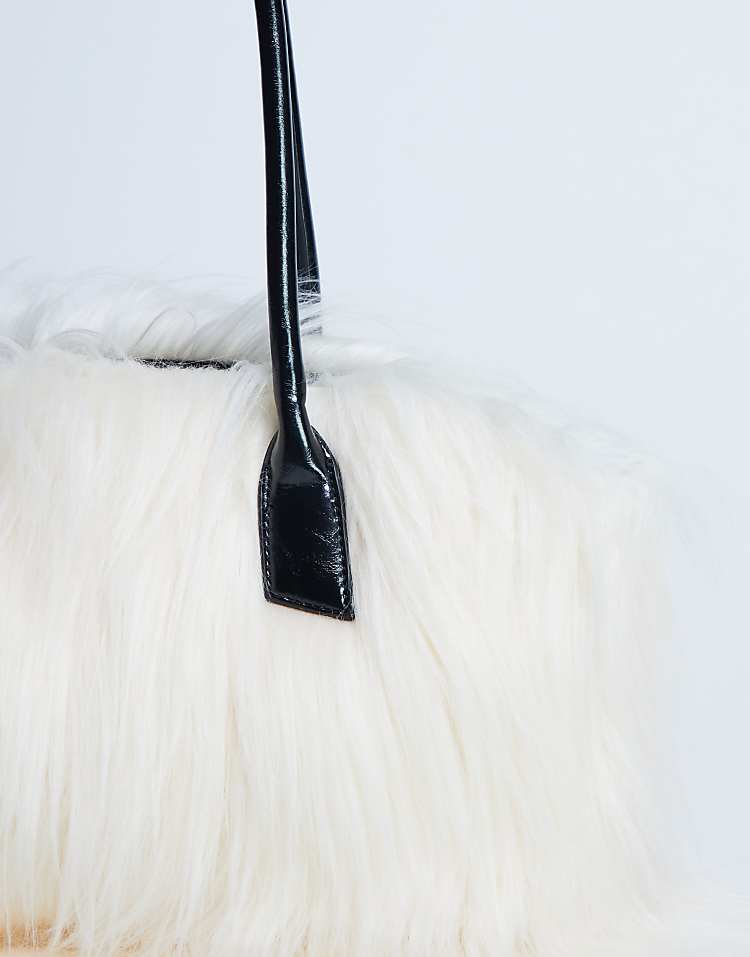 https://images.asos-media.com/products/topshop-shaggy-faux-fur-shoulder-bag-in-off-white/208709230-3?$n_750w$&wid=750&fit=constrain