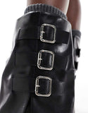https://images.asos-media.com/products/seqwl-wide-fit-stella-buckle-detail-chunky-boots-in-black/208726957-4?$n_750w$&wid=750&fit=constrain