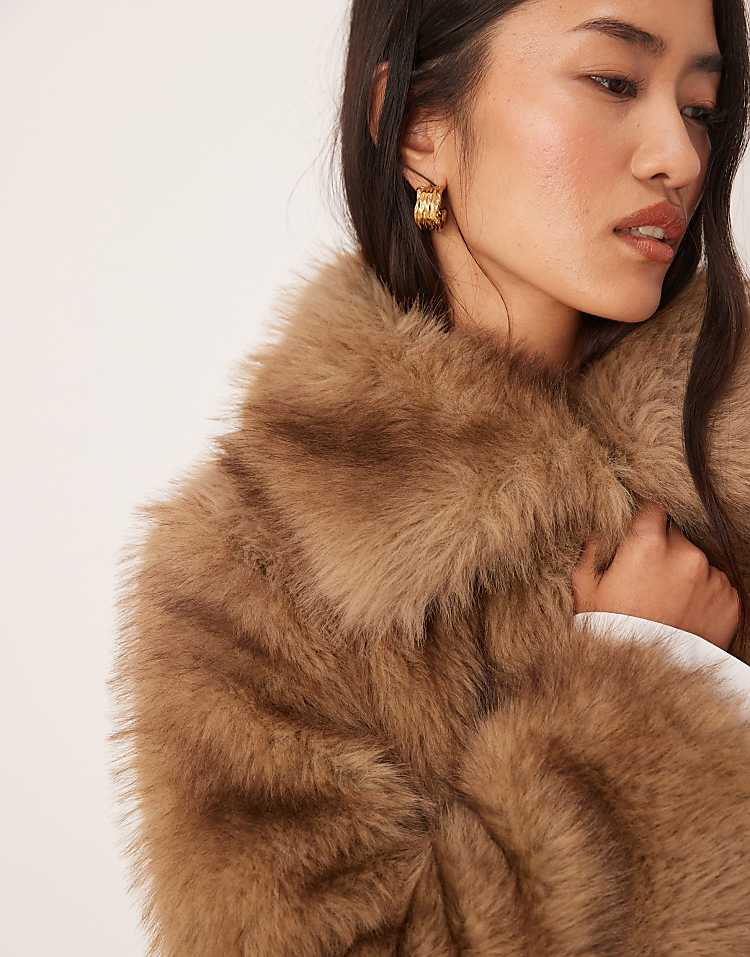 https://images.asos-media.com/products/asos-design-longline-tipped-faux-fur-car-coat-in-brown/208746845-4?$n_750w$&wid=750&fit=constrain