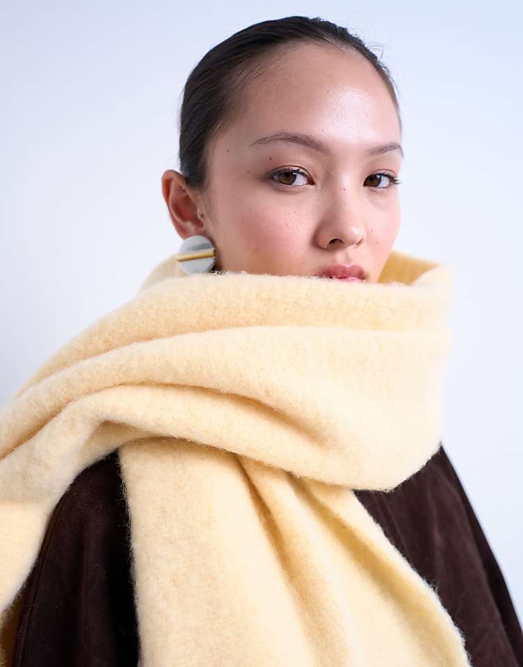 https://images.asos-media.com/products/topshop-sydney-blanket-scarf-in-buttermilk/208750791-2?$n_750w$&wid=750&fit=constrain