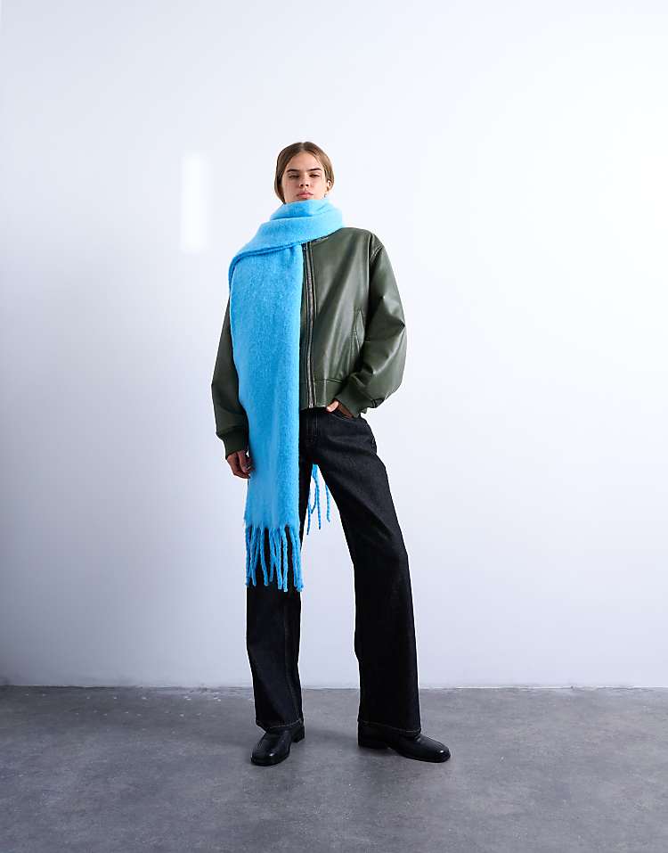 https://images.asos-media.com/products/topshop-sydney-blanket-scarf-in-blue/208750808-1-blue?$n_750w$&wid=750&fit=constrain