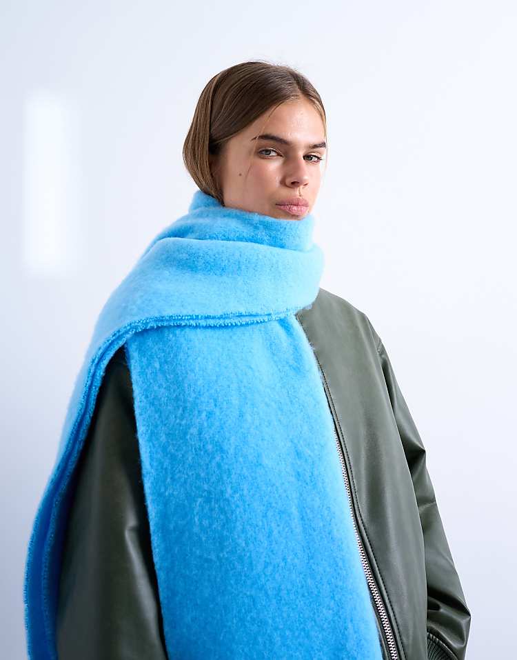 https://images.asos-media.com/products/topshop-sydney-blanket-scarf-in-blue/208750808-3?$n_750w$&wid=750&fit=constrain
