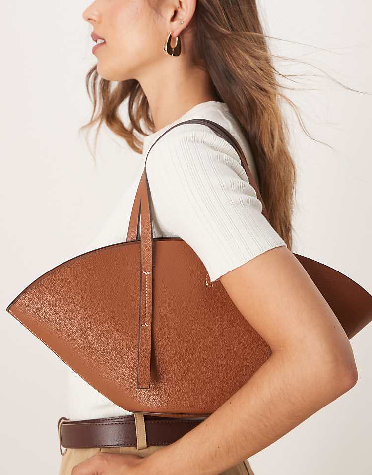 https://images.asos-media.com/products/gina-tricot-faux-leather-small-wide-shopper-bag-in-brown-camel/208784235-2?$n_750w$&wid=750&fit=constrain