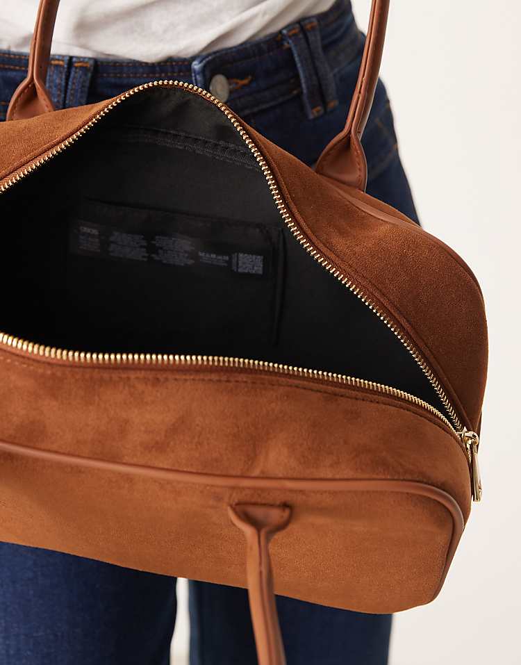 https://images.asos-media.com/products/asos-design-faux-suede-large-bowler-tote-bag-with-mini-bowler-bag-in-tan/208933353-3?$n_750w$&wid=750&fit=constrain