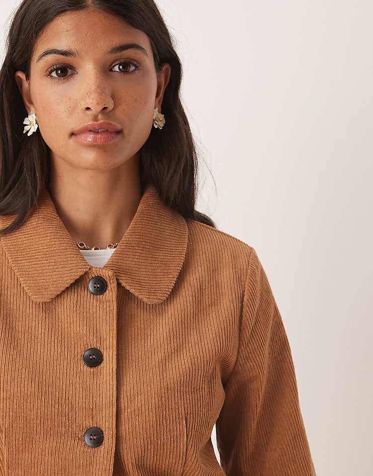 https://images.asos-media.com/products/glamorous-crop-cord-jacket-in-brown-co-ord/208971145-2?$n_750w$&wid=750&fit=constrain