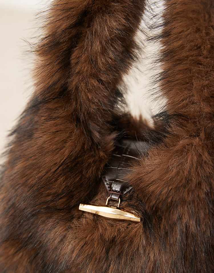 https://images.asos-media.com/products/asos-design-fur-tote-bag-with-metal-hardware-detail-in-dark-brown/209050388-3?$n_750w$&wid=750&fit=constrain