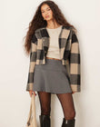 https://images.asos-media.com/products/gina-tricot-relaxed-fit-cropped-jacket-in-black-and-beige-check/209114784-1-multi?$n_750w$&wid=750&fit=constrain