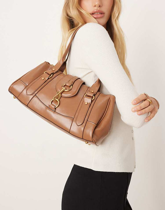 https://images.asos-media.com/products/mango-retro-bowler-shoulder-bag-with-clasp-detail-in-toffee/209160668-1-toffee?$n_750w$&wid=750&fit=constrain