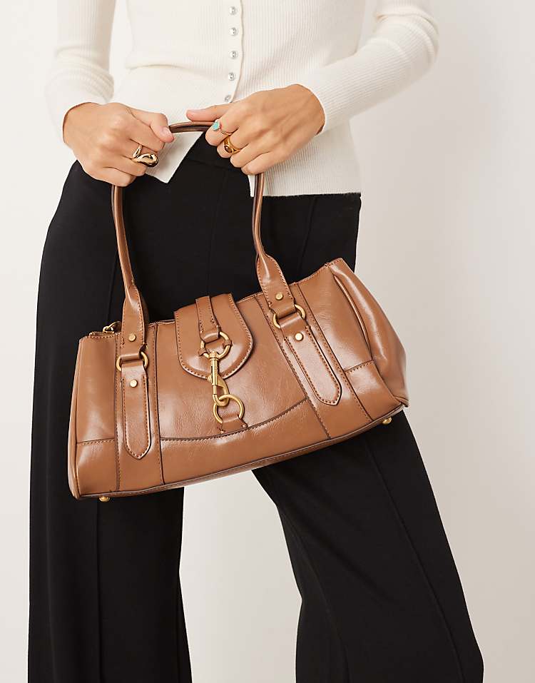 https://images.asos-media.com/products/mango-retro-bowler-shoulder-bag-with-clasp-detail-in-toffee/209160668-2?$n_750w$&wid=750&fit=constrain