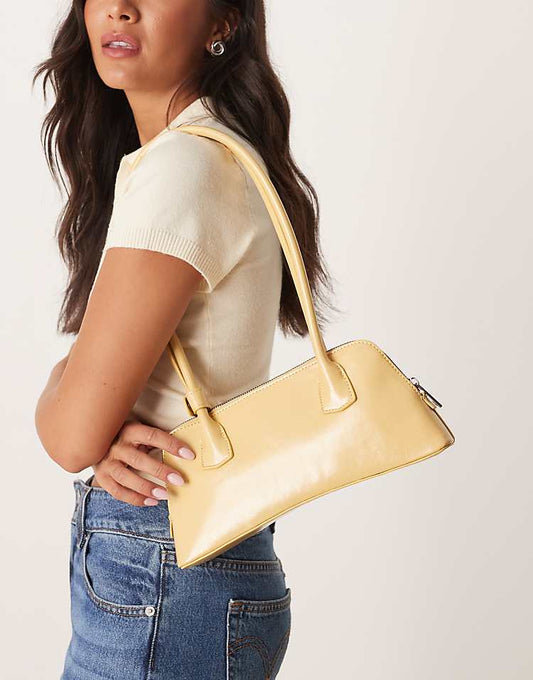 https://images.asos-media.com/products/asos-design-curved-base-bowler-bag-in-buttermilk/209327689-1-buttermilk?$n_750w$&wid=750&fit=constrain