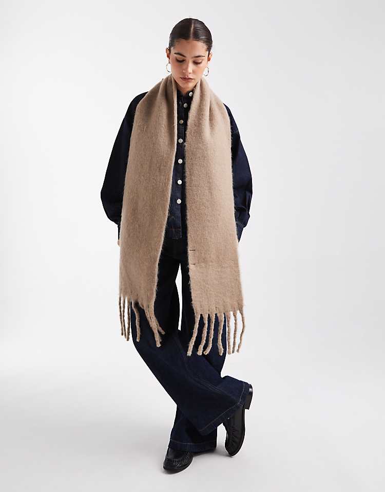 https://images.asos-media.com/products/pieces-super-soft-long-tassle-scarf-in-beige/209392577-2?$n_750w$&wid=750&fit=constrain