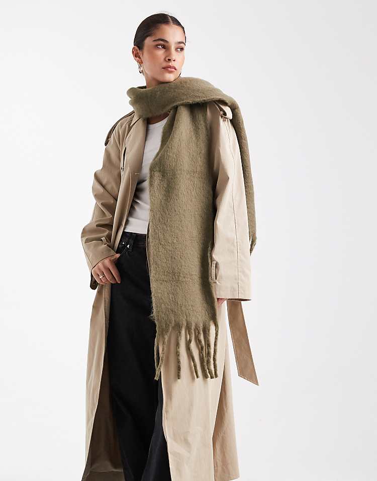 https://images.asos-media.com/products/pieces-super-soft-long-tassle-scarf-in-olive-green/209392801-1-kalamata?$n_750w$&wid=750&fit=constrain