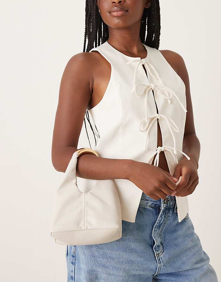 https://images.asos-media.com/products/mango-faux-leather-slouchy-bag-with-gold-statement-handle-in-cream/209445459-1-cream?$n_750w$&wid=750&fit=constrain